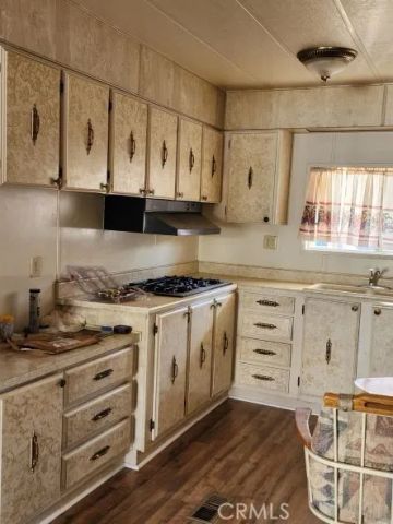 710 S Lyon Avenue, Hemet, CA 92543