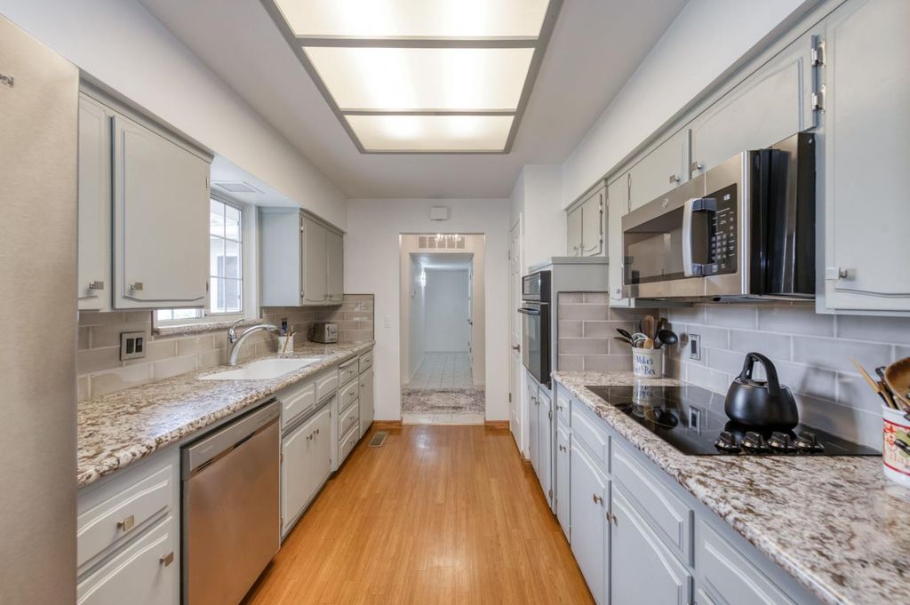 Image 13 of property listing at 3135 W Roberts, Fresno, CA 93711