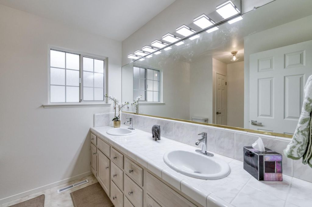 Image 15 of property listing at 3135 W Roberts, Fresno, CA 93711