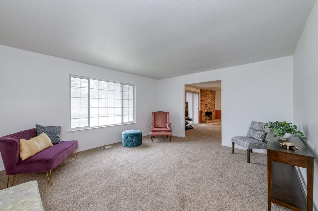 Image 5 of property listing at 3135 W Roberts, Fresno, CA 93711