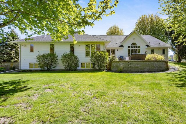 8045 SAQUARO COURT, Neenah, WI 54956