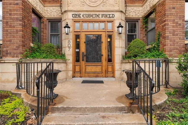 807 W 48th Street 204, Kansas City, MO 64112