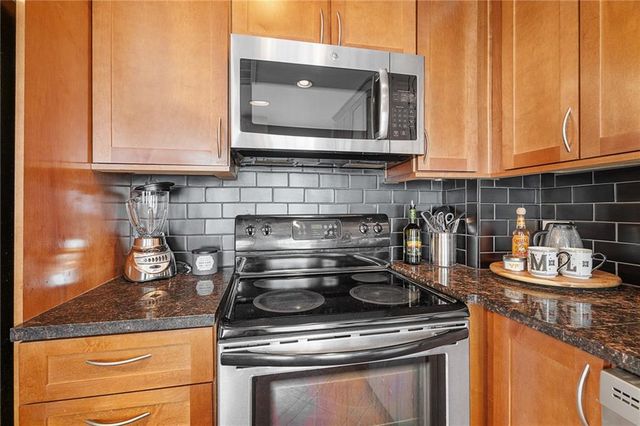 807 W 48th Street 204, Kansas City, MO 64112