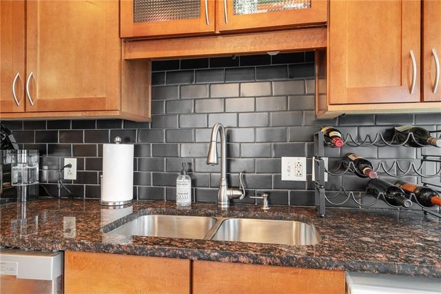 807 W 48th Street 204, Kansas City, MO 64112