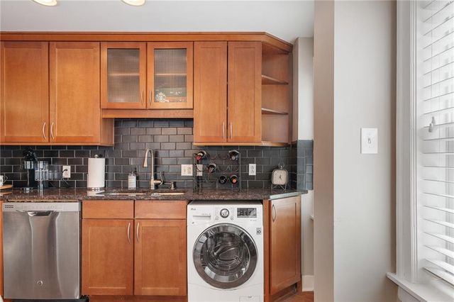 807 W 48th Street 204, Kansas City, MO 64112