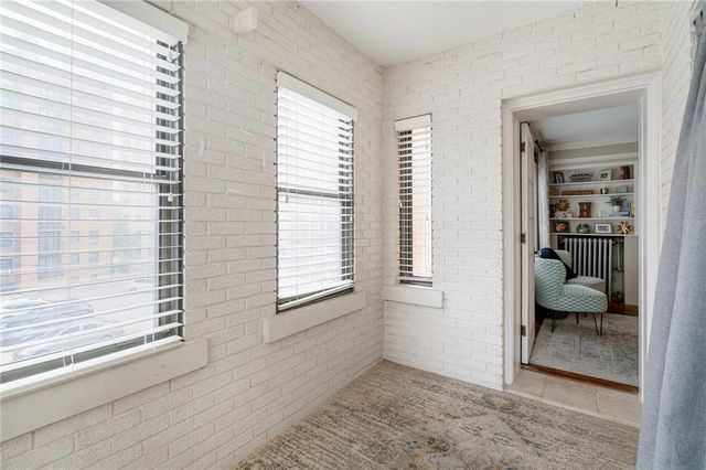 807 W 48th Street 204, Kansas City, MO 64112