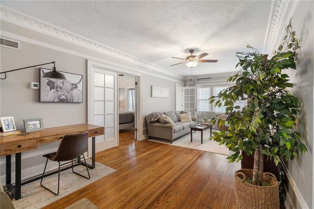 807 W 48th Street 204, Kansas City, MO 64112