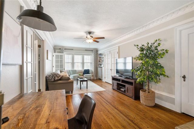 807 W 48th Street 204, Kansas City, MO 64112
