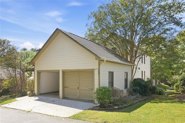 1442 Hedgewood Lane NW, Kennesaw, GA 30152