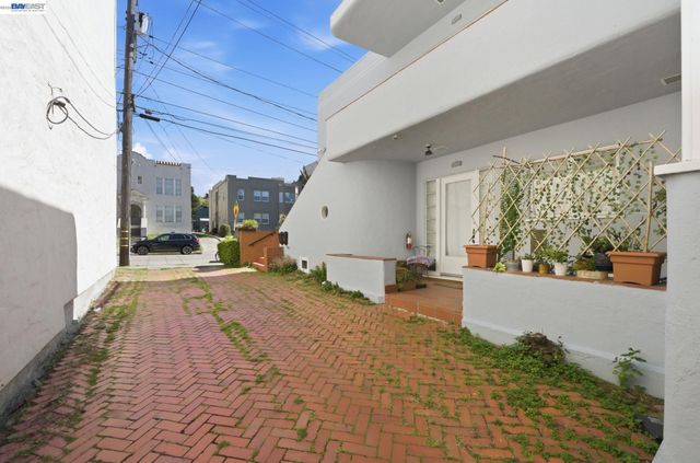 1682 Oxford St, Berkeley, CA 94709