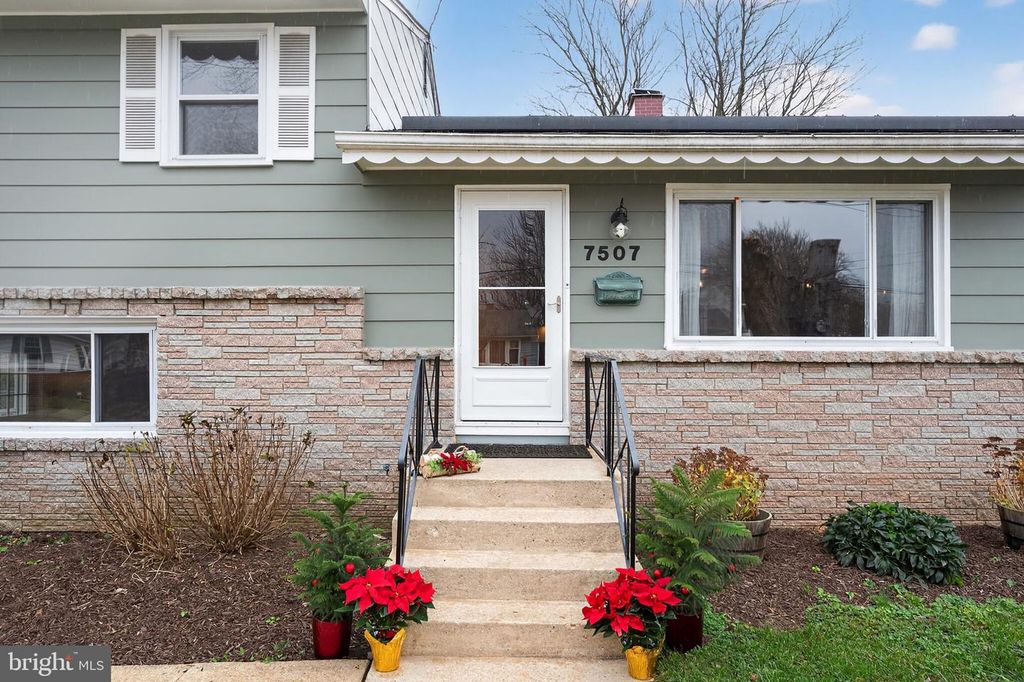 7507 DOVER LN, Lanham, MD 20706