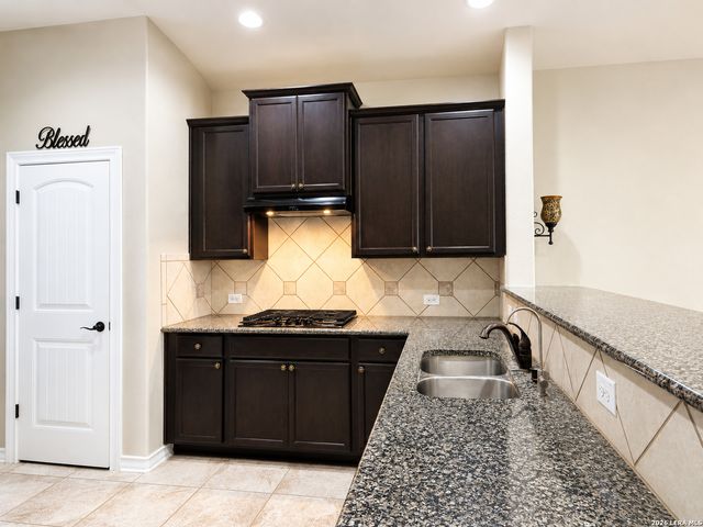 8623 Pinto Cyn, San Antonio, TX 78254