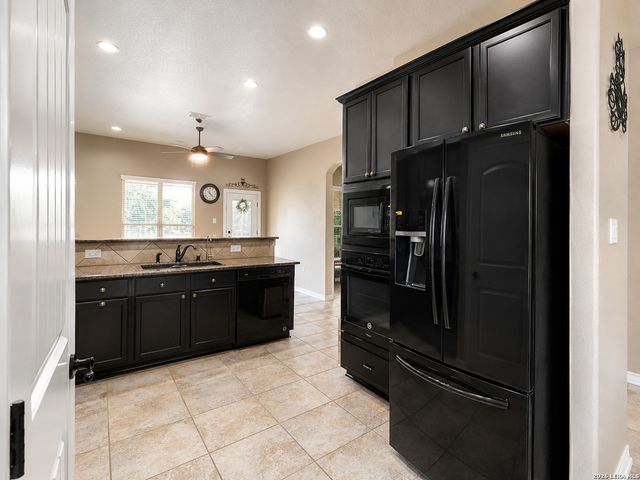8623 Pinto Cyn, San Antonio, TX 78254