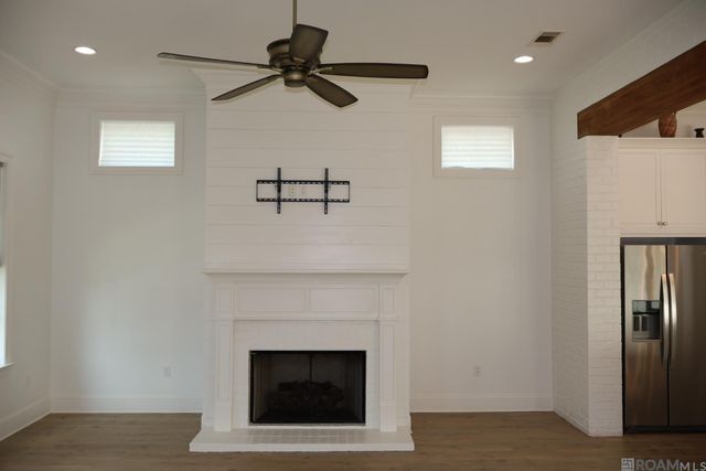 586 Stonebriar Dr, Gonzales, LA 70737