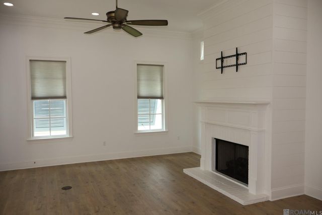 586 Stonebriar Dr, Gonzales, LA 70737