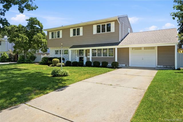 634 Morrison Street, Babylon, NY 11702