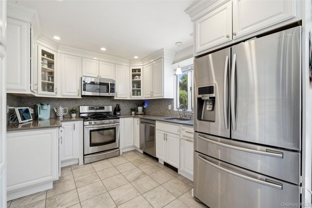 634 Morrison Street, Babylon, NY 11702
