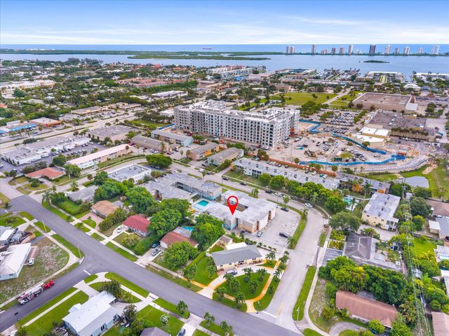 1500 CRESCENT Circle A14, Lake Park, FL 33403