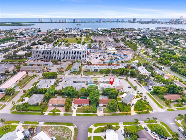 1500 CRESCENT Circle A14, Lake Park, FL 33403