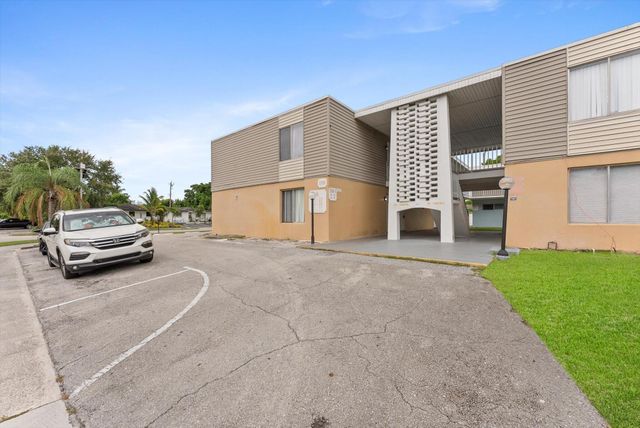 1500 CRESCENT Circle A14, Lake Park, FL 33403