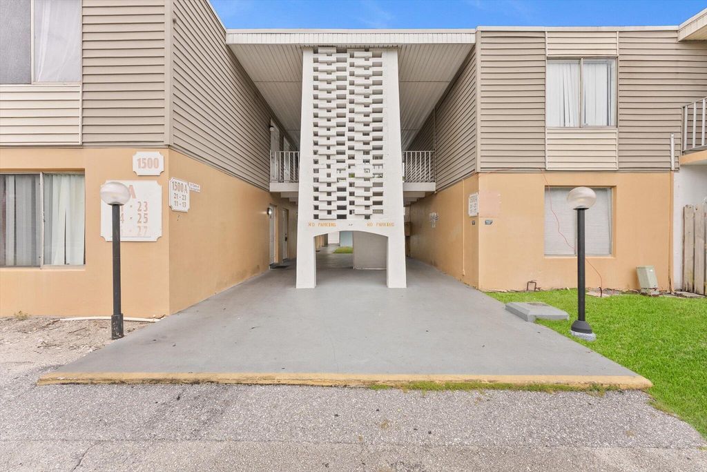 1500 CRESCENT Circle A14, Lake Park, FL 33403