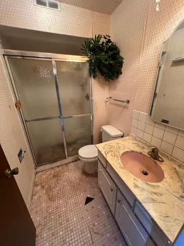 8210 Elmwood Avenue 403, Skokie, IL 60077