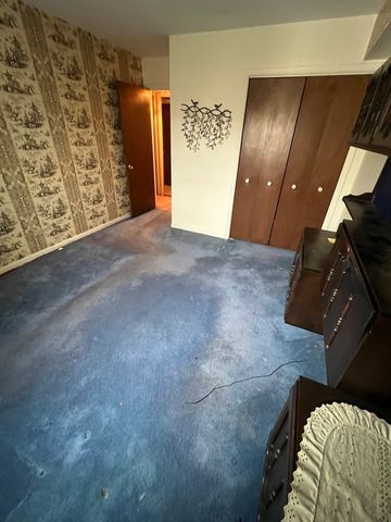 8210 Elmwood Avenue 403, Skokie, IL 60077