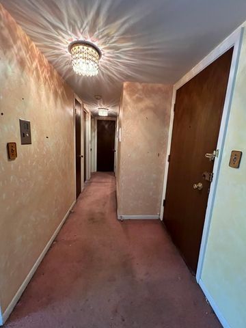 8210 Elmwood Avenue 403, Skokie, IL 60077