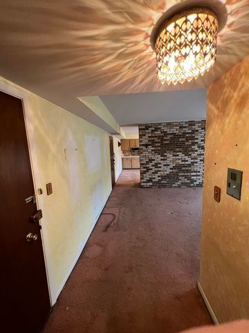 8210 Elmwood Avenue 403, Skokie, IL 60077