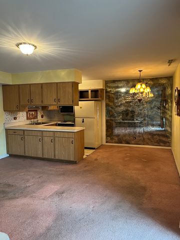 8210 Elmwood Avenue 403, Skokie, IL 60077