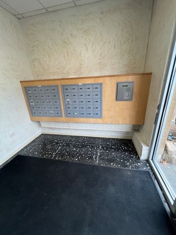 8210 Elmwood Avenue 403, Skokie, IL 60077