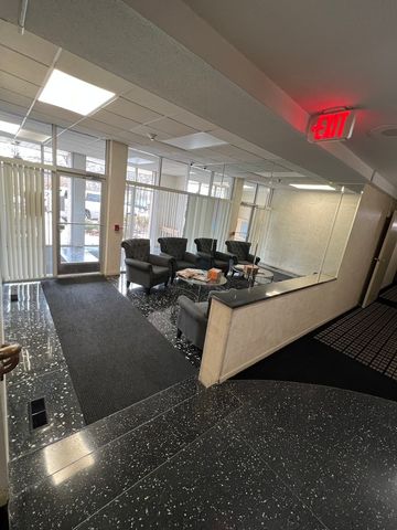 8210 Elmwood Avenue 403, Skokie, IL 60077