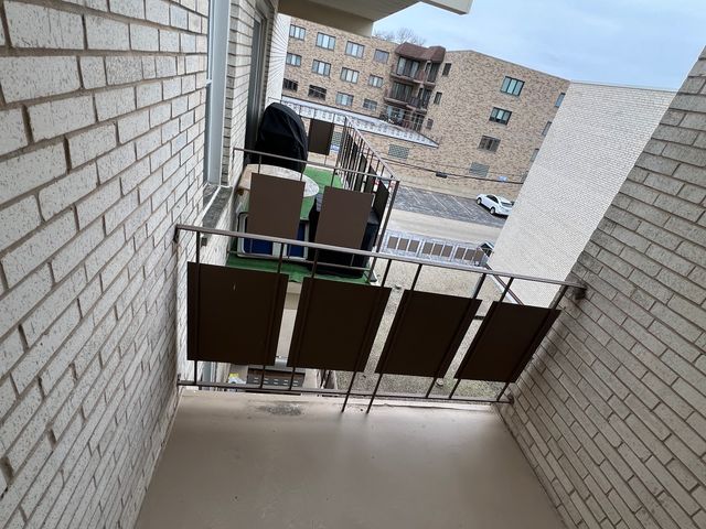 8210 Elmwood Avenue 403, Skokie, IL 60077