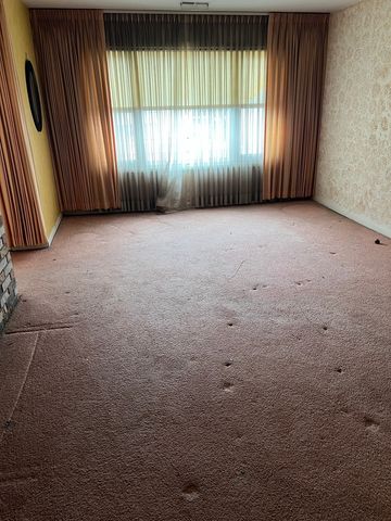 8210 Elmwood Avenue 403, Skokie, IL 60077