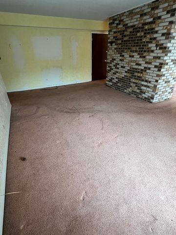 8210 Elmwood Avenue 403, Skokie, IL 60077