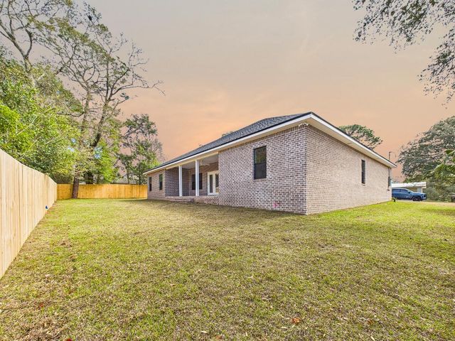 324 Hillcrest Avenue, Valparaiso, FL 32580