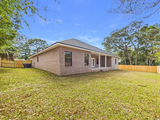 324 Hillcrest Avenue, Valparaiso, FL 32580