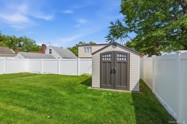 10 Everett Street, Valley Stream, NY 11580