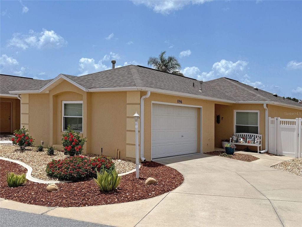 Image 1 of property listing at 896 RADCLIFE BEREA PLACE, The Villages, FL 32162
