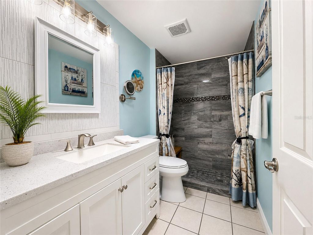 Image 16 of property listing at 896 RADCLIFE BEREA PLACE, The Villages, FL 32162