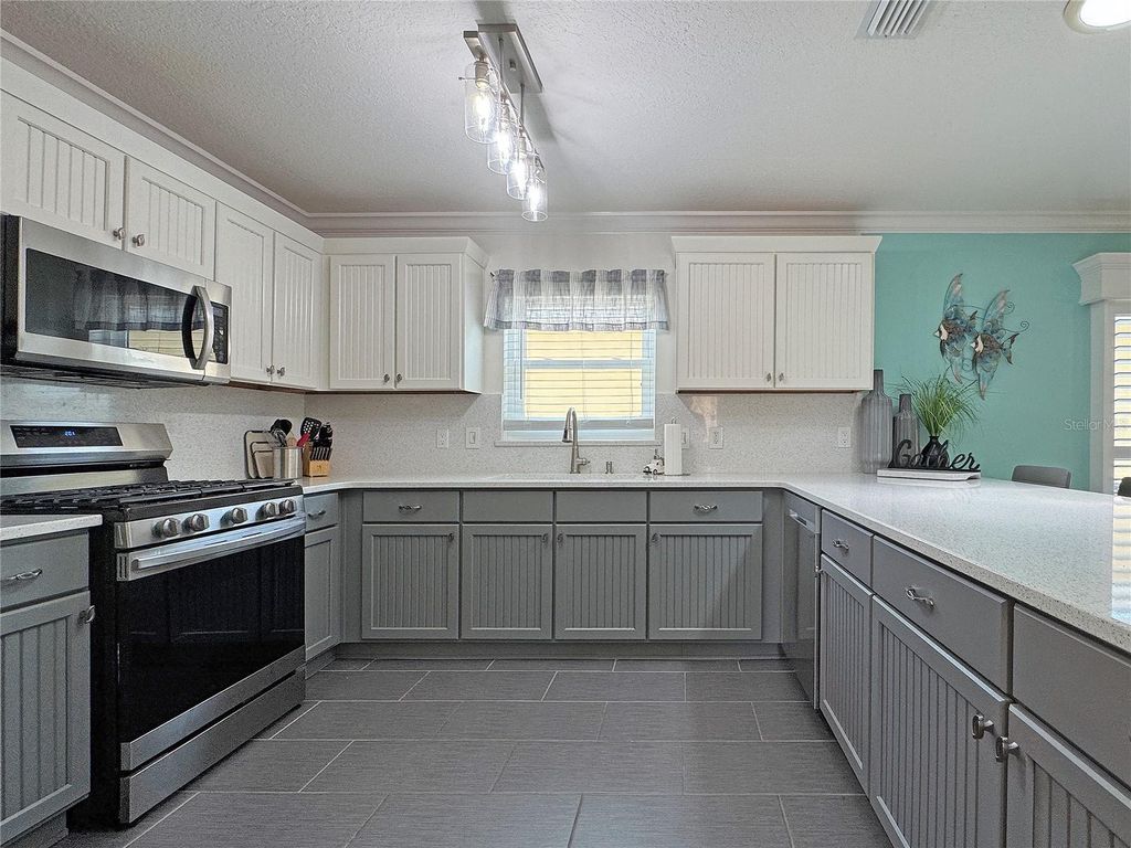Image 4 of property listing at 896 RADCLIFE BEREA PLACE, The Villages, FL 32162