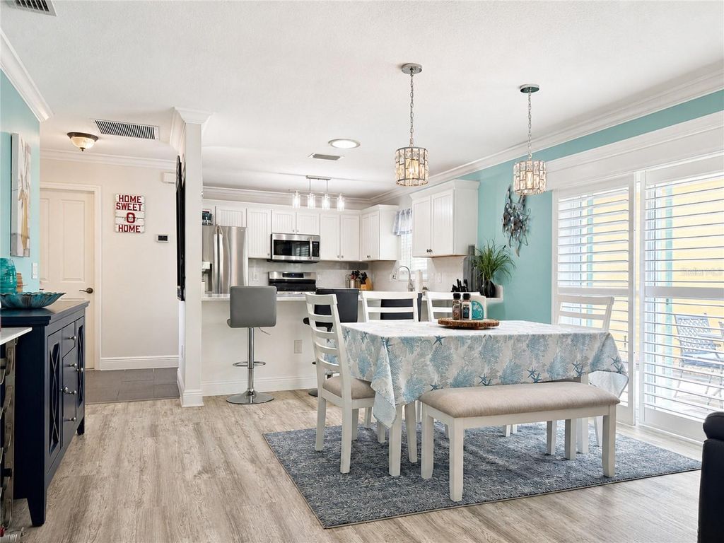 Image 7 of property listing at 896 RADCLIFE BEREA PLACE, The Villages, FL 32162
