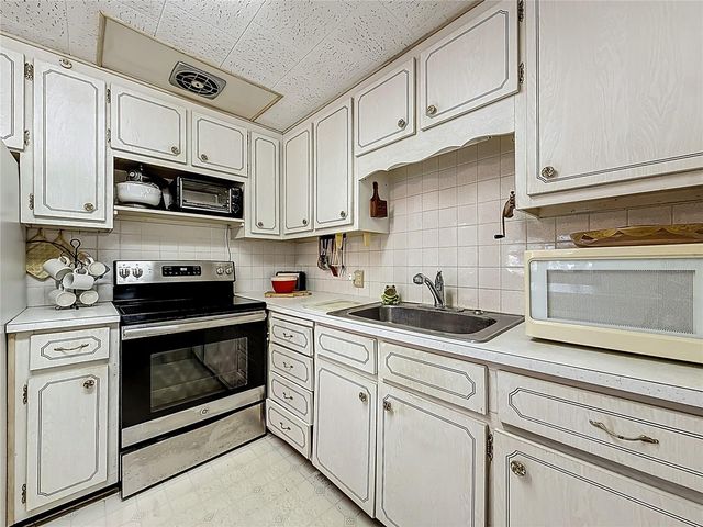 10178 N LAKE DRIVE 45, Largo, FL 33773