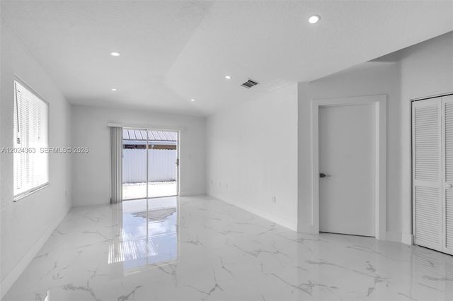 9703 NW 127th St, Hialeah Gardens, FL 33018