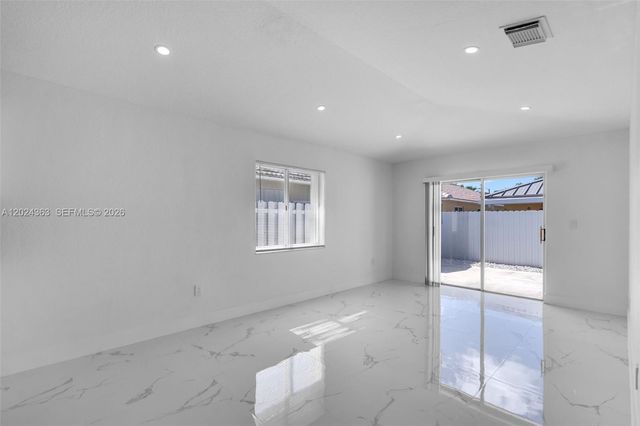 9703 NW 127th St, Hialeah Gardens, FL 33018