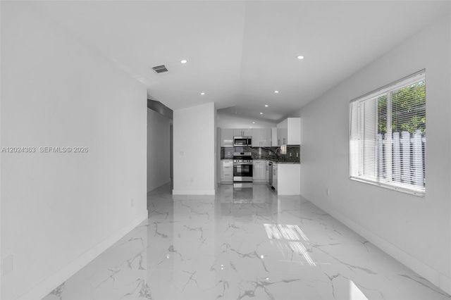 9703 NW 127th St, Hialeah Gardens, FL 33018