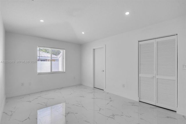 9703 NW 127th St, Hialeah Gardens, FL 33018