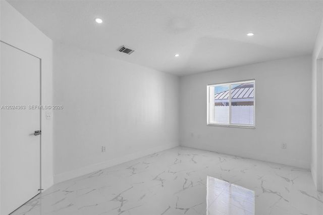 9703 NW 127th St, Hialeah Gardens, FL 33018
