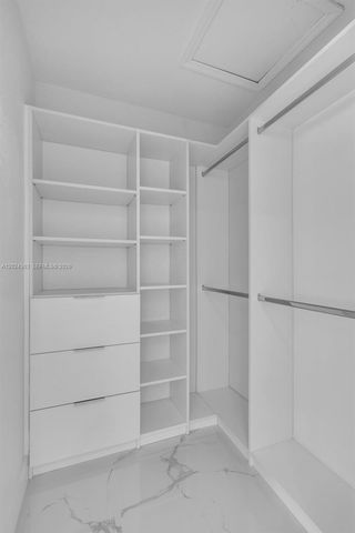 9703 NW 127th St, Hialeah Gardens, FL 33018