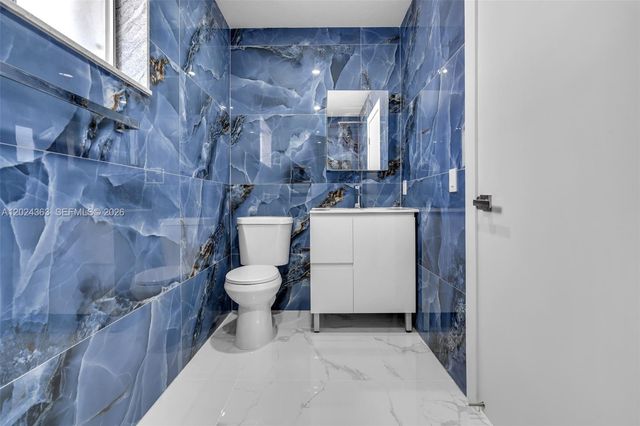 9703 NW 127th St, Hialeah Gardens, FL 33018